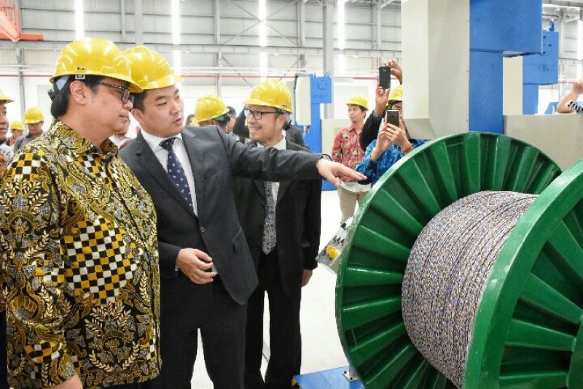 Industry minister inaugurates Chinese optic fiber factory in Karawang