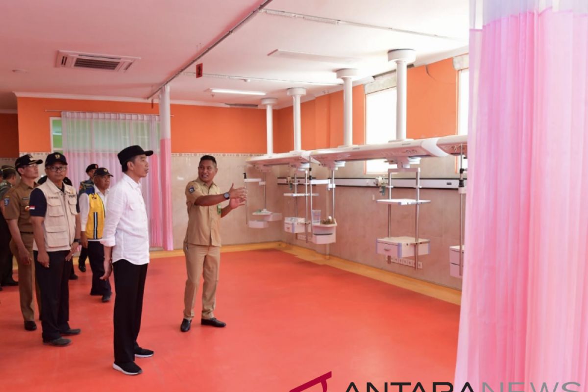 Jokowi sets two-month target to repair damaged hospital