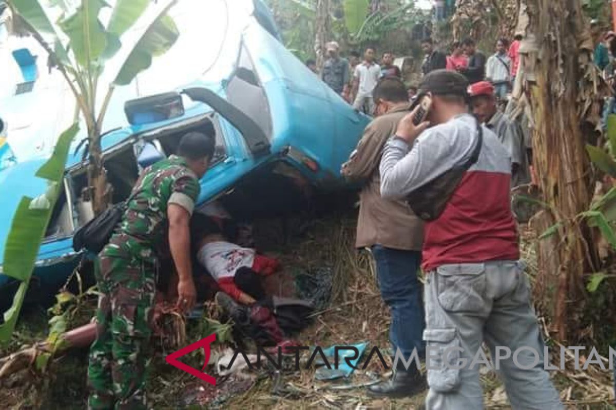 Korban tewas akibat bus masuk jurang di Sukabumi menjadi 17 orang