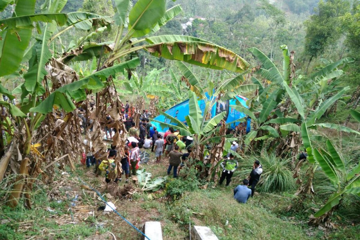 Bus masuk jurang diduga dikemudikan sopir tembak