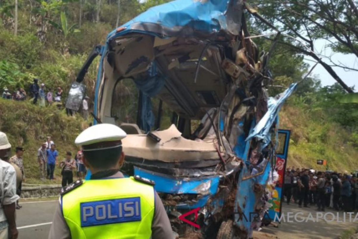 Karnet bus maut ditemukan di tepi sungai