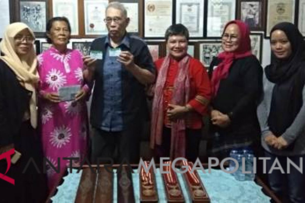 Legislator berikan KIS untuk legenda Asian Games