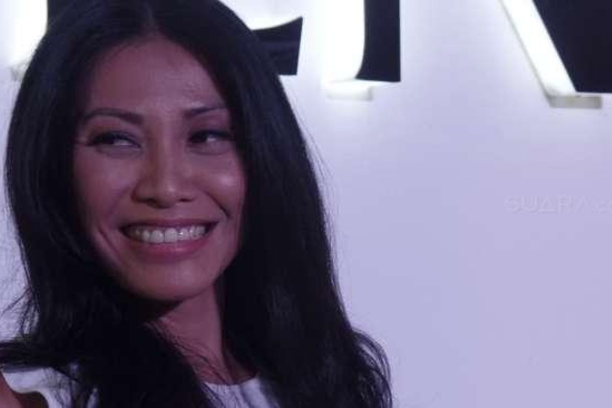 Anggun C Sasmi cetak sejarah, terima penghargaan Billboard