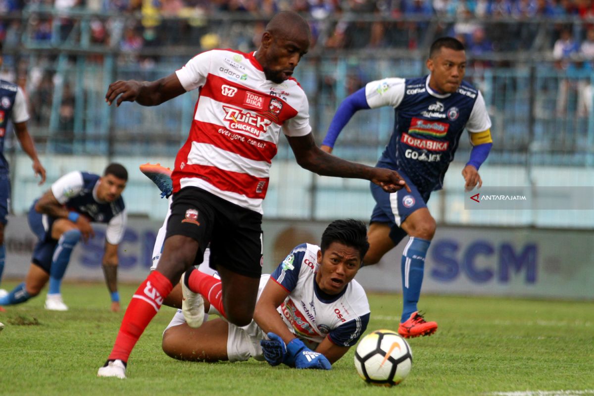 Madura United Jamu Borneo FC di Pamekasan