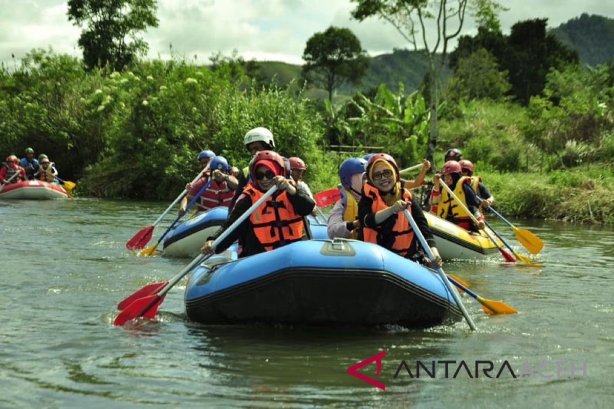 Menguji adrenalin arung jeram lukup Badak, Aceh Tengah