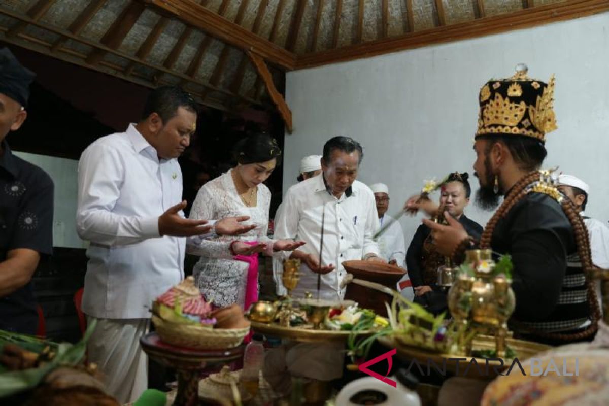 Bupati Mahayastra ikuti ritual 