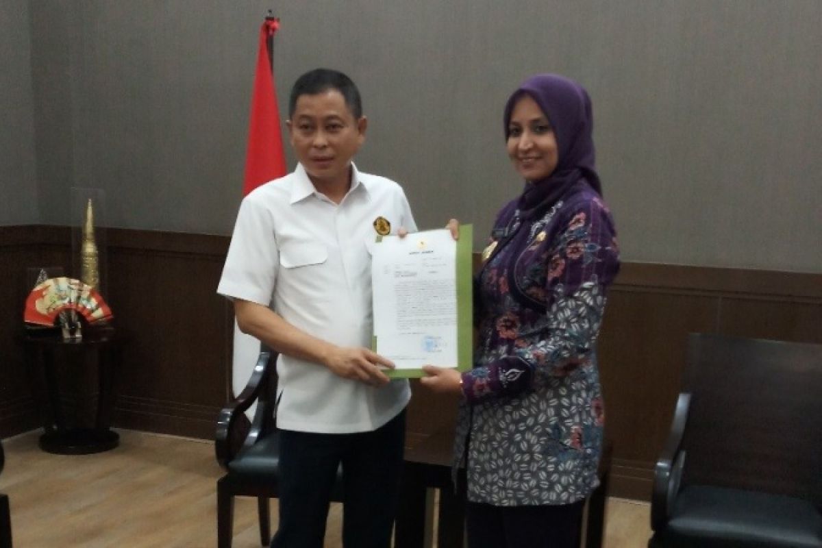 Bupati Jember Serahkan Surat Keberatan Izin Tambang kepada Menteri ESDM