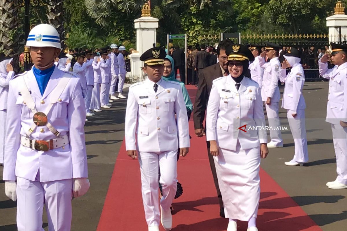 12 Pasangan Kepala Daerah Resmi Dilantik