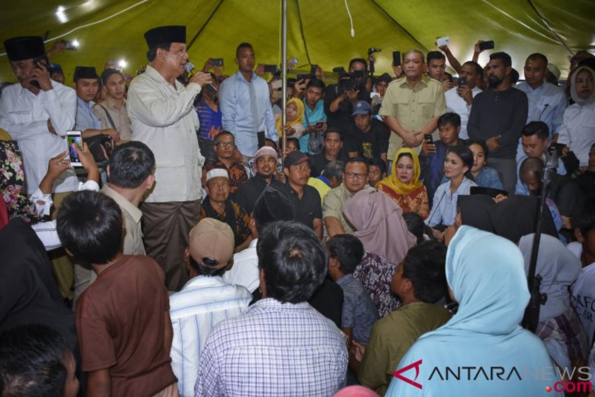 Bersama Titiek Soeharto, Prabowo kunjungi pengungsi Lombok