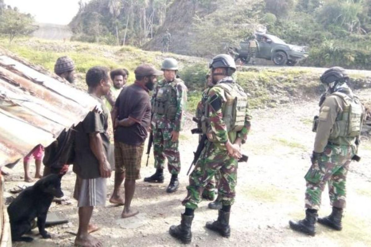 Dandim Puncak Jaya anjangsana ke rumah warga Kampung Jiginikime