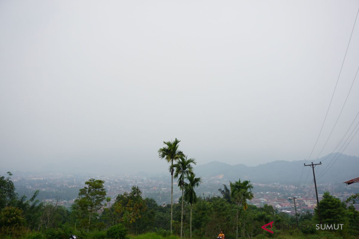 Kabut asap selimuti Kota Padangsidimpuan