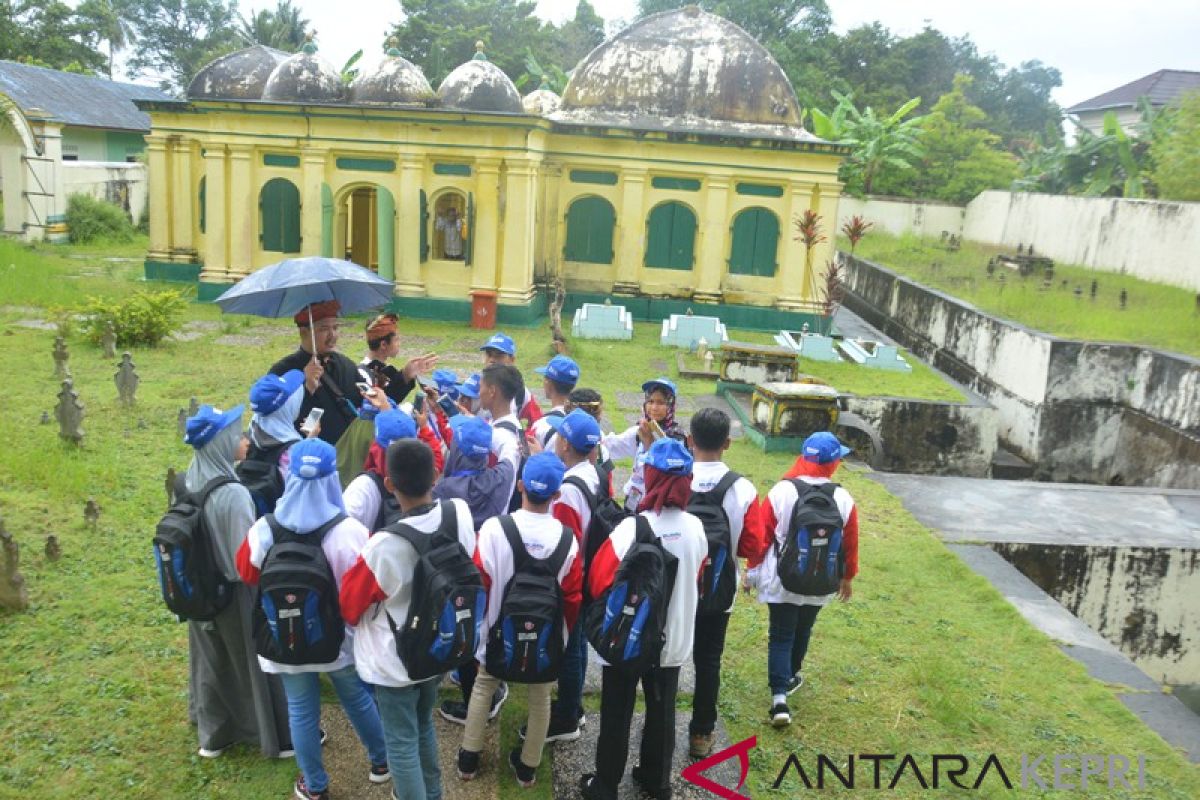 BUMN Hadir - Peserta SMN keliling Penyengat kenali budaya Melayu