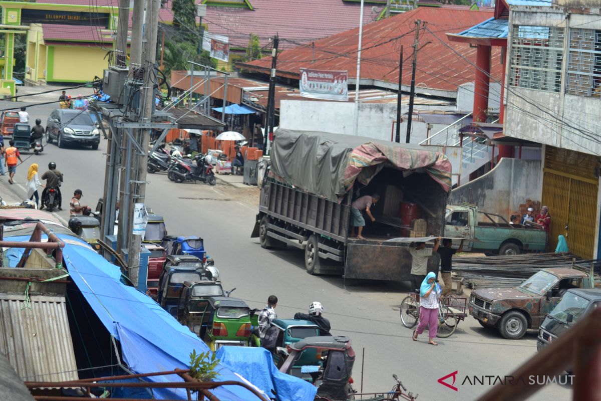 Dishub dan Polres diminta tertibkan truk masuk kota