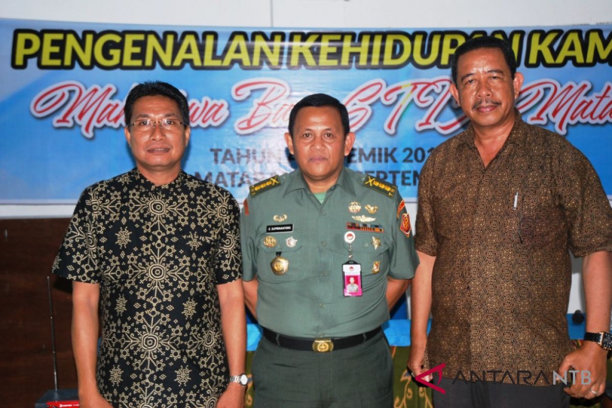 Kemenhan berikan pembekalan mahasiswa baru STIA Mataram