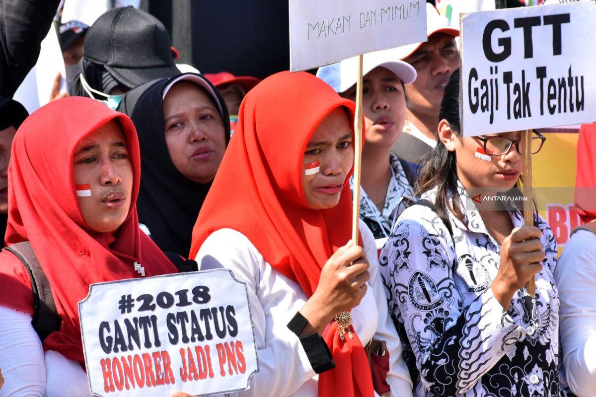 Ribuan GTT/PTT Trenggalek Terima Insentif Triwulan Ketiga