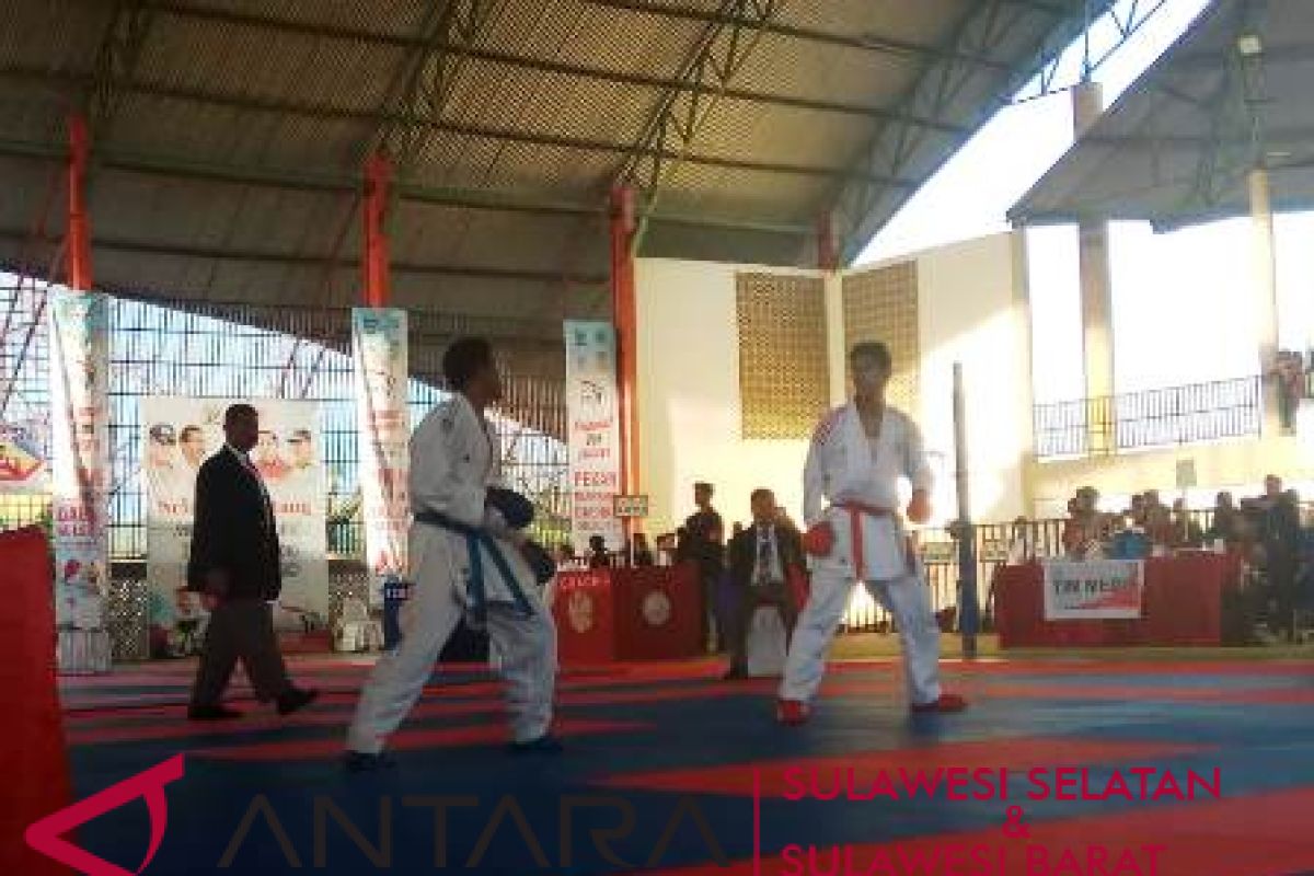 Makassar rebut 10 emas cabang karate