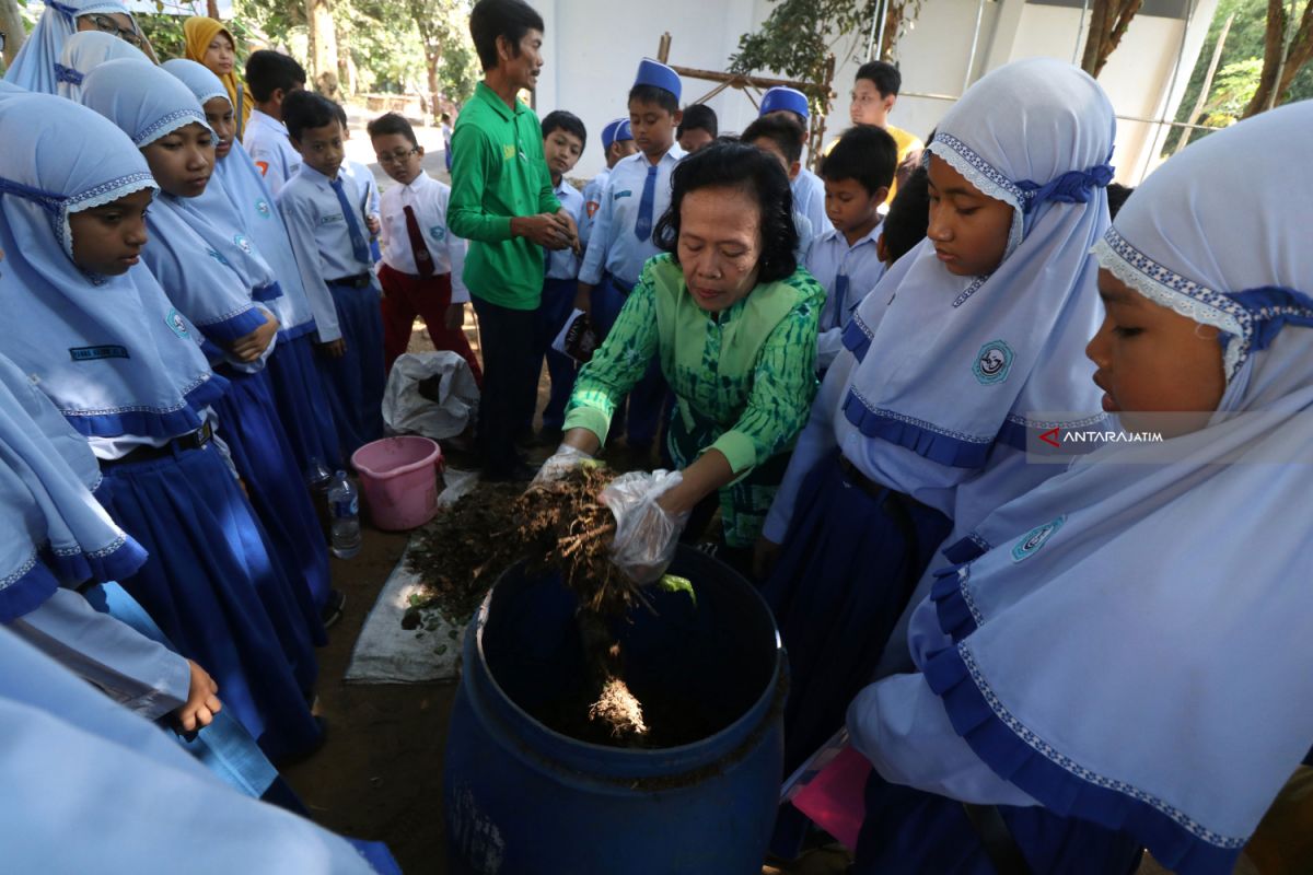 Edukasi Menjaga Lingkungan Hidup