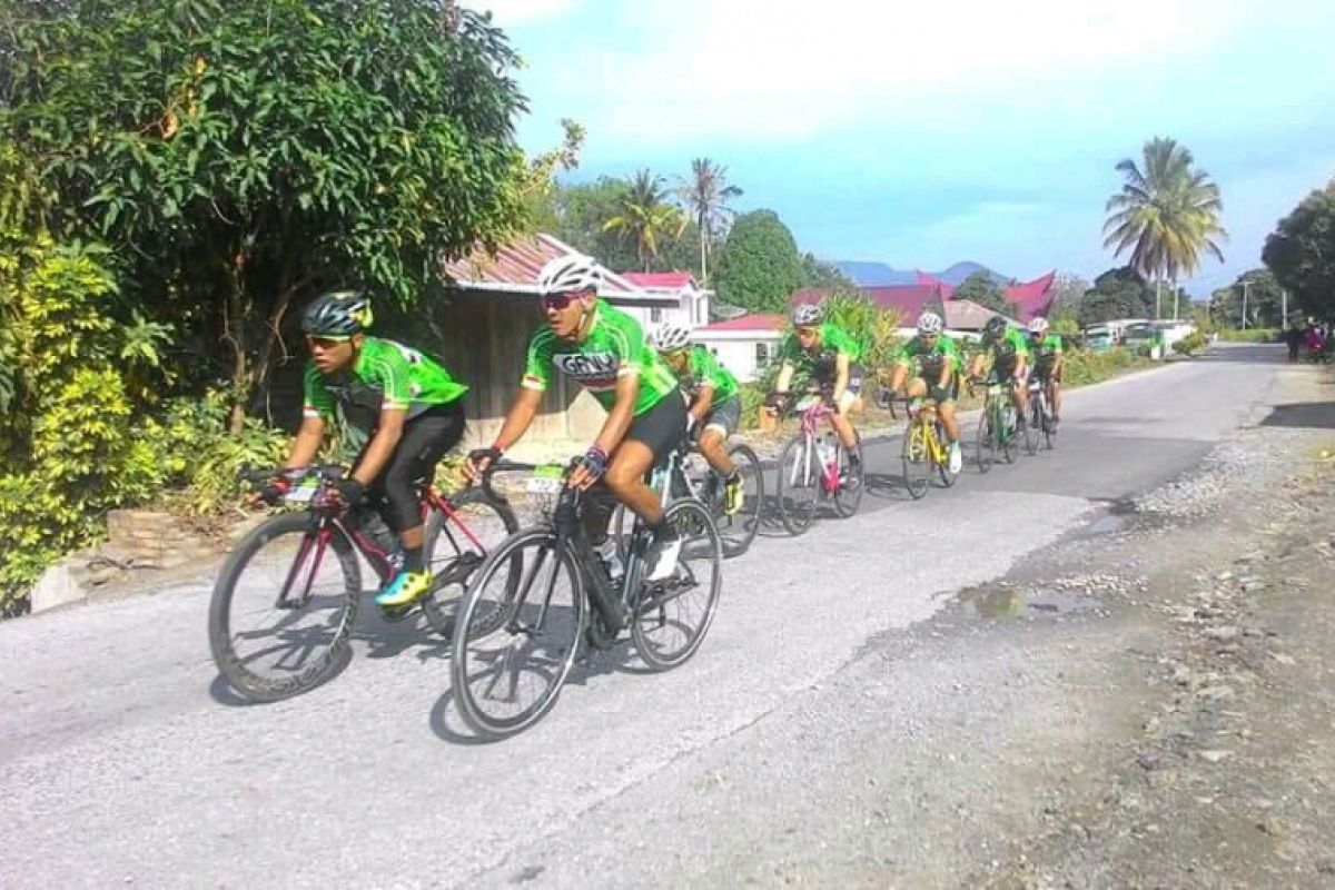 Pengunjung apresiasi  bersepeda jelajah Samosir