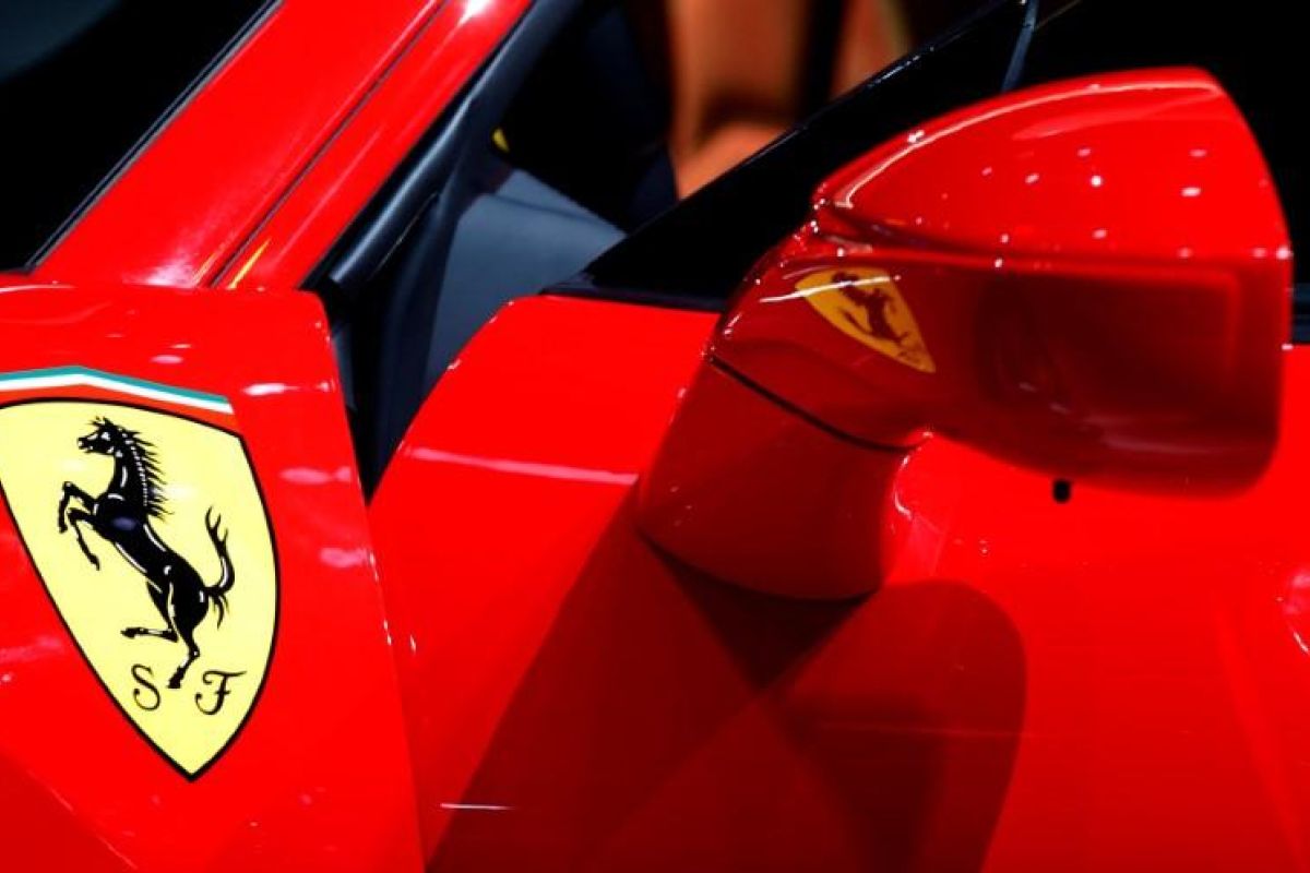 Ferrari empat tempat duduk tampil di Maranello