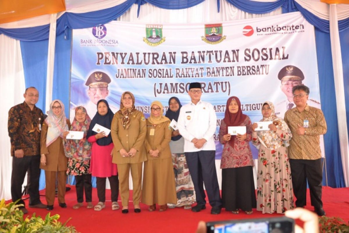 Gubernur Banten Salurkan Jamsosratu Bagi Warga Cilegon