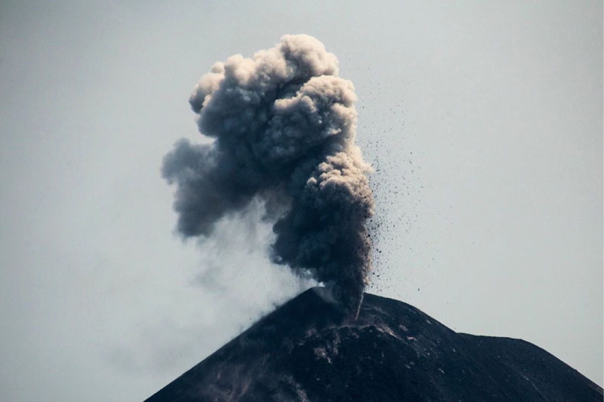 Gunung Anak Krakatau alami  kegempaan letusan