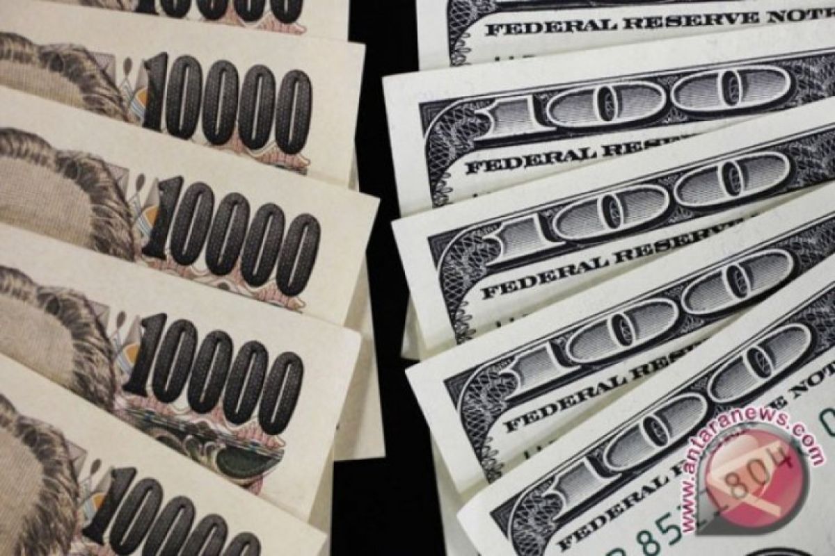 Dolar AS jatuh ke nilai terendah dua minggu terhadap yen