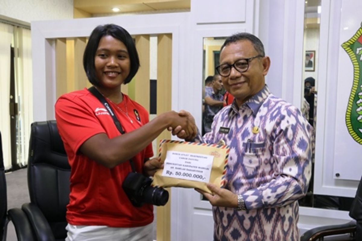 Bupati Mamuju beri hadiah atlet Asian Games