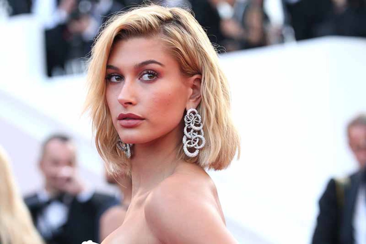 Hailey Baldwin tak peduli komentar haters di Sosmed