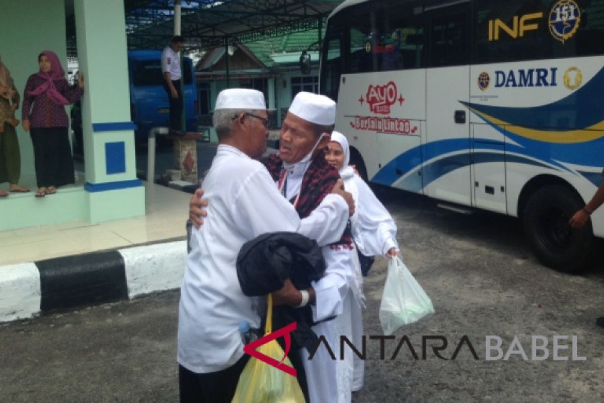 Jamaah haji asal Belitung diberangkatkan ke daerah asal dari Palembang
