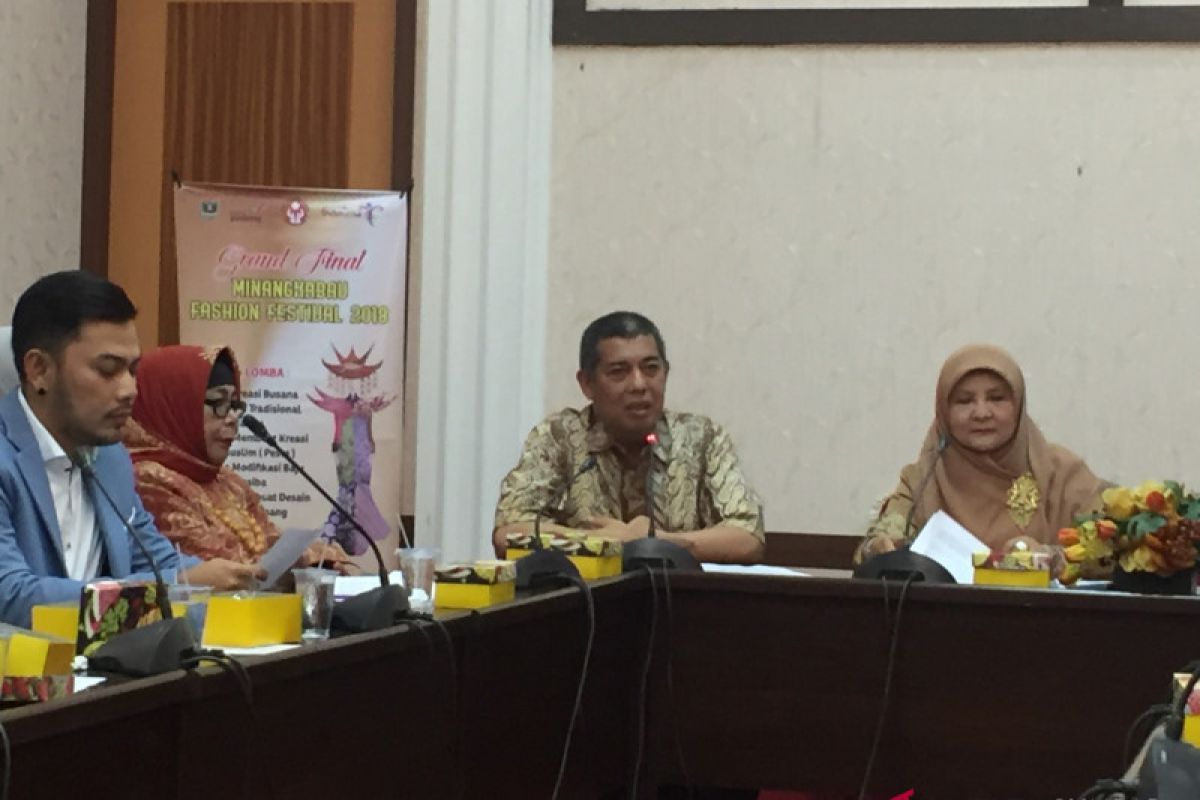 Minangkabau Fashion Festival tampilkan beragam busana khas daerah