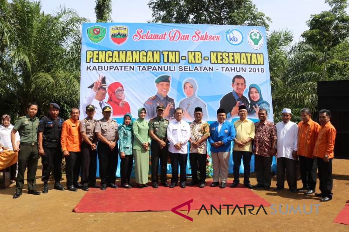 Bupati  buka pencanangan baksos TNI Manunggal - KB Kesehatan 2018