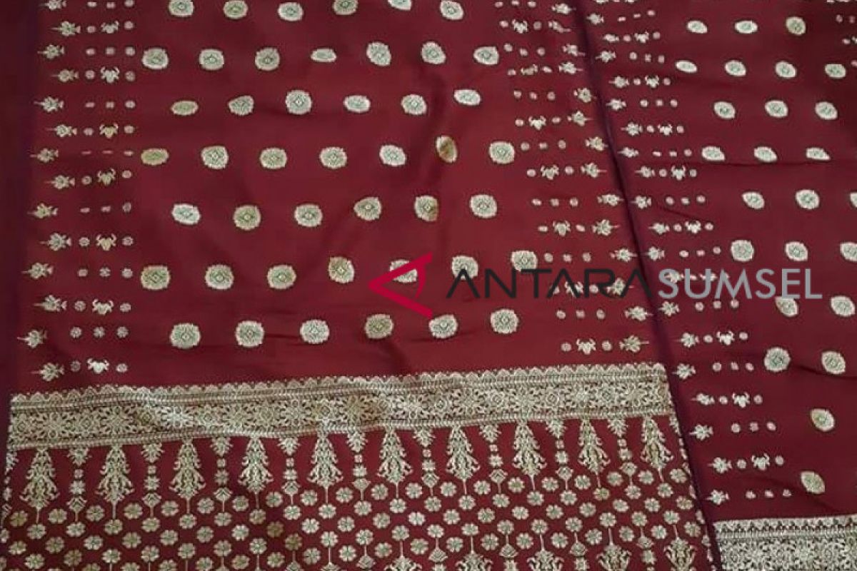 Batu tawon dan tanduk kerbau jadi motif songket