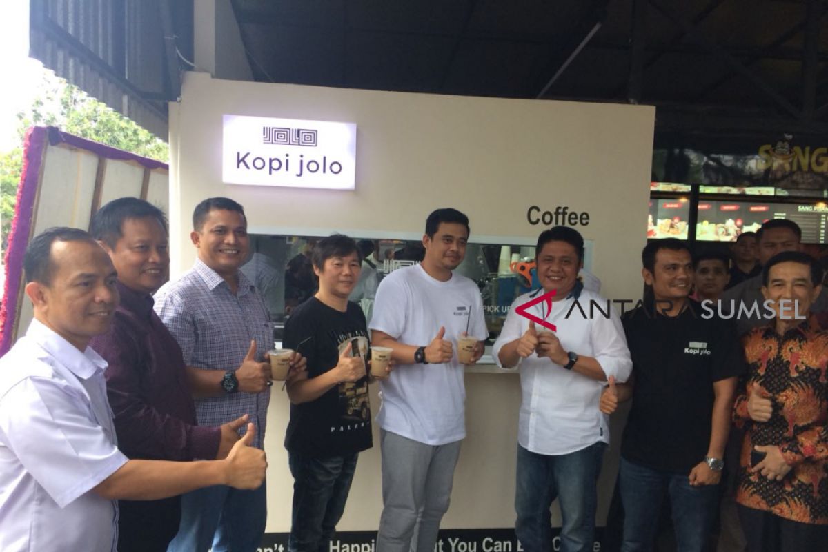 Menikmati kopi menantu Jokowi di "kopi jolo"