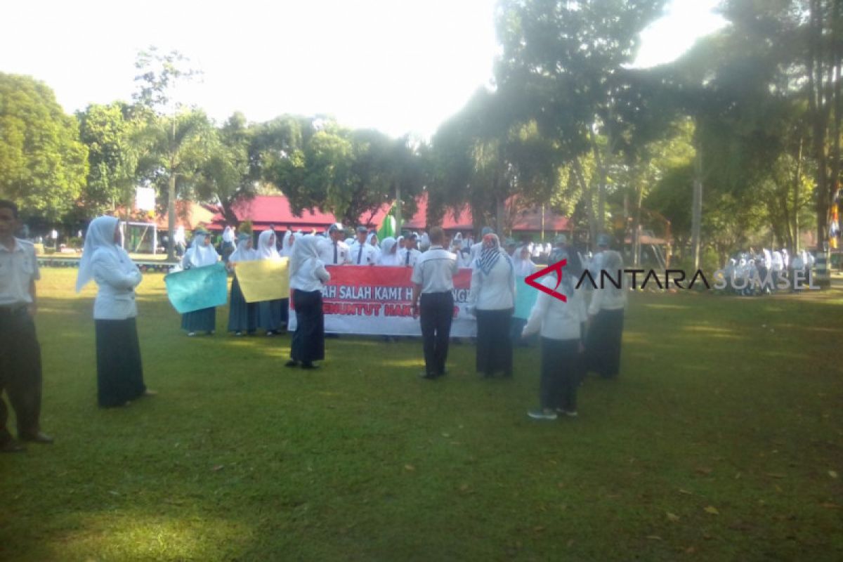 Pelajar demo tanyakan iuran komite sekolah