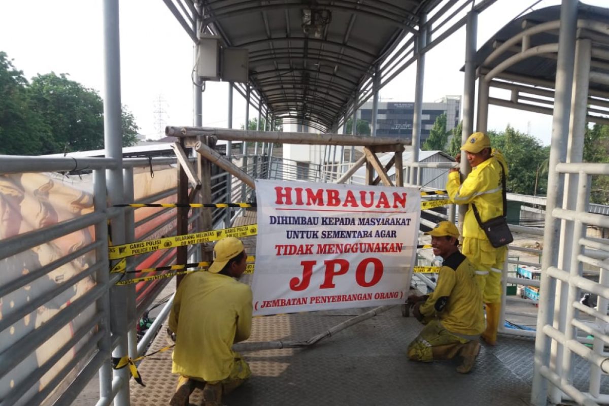 Pegiat usulkan jembatan penyeberangan orang bermasalah dirobohkan