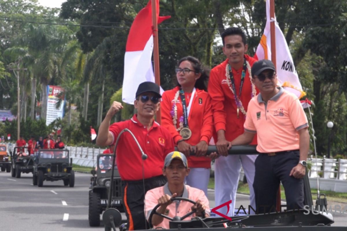 Enam Atlet Asian Games diarak keliling Padang