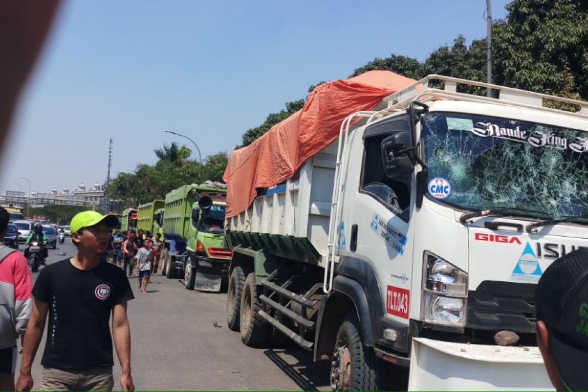 Warga Kalideres Jakarta Barat tuntut pembatasan waktu truk beroperasi