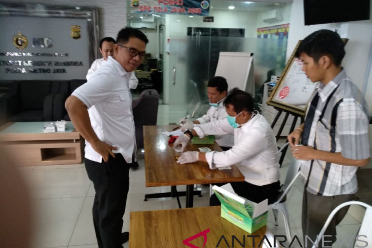 Anggota Direktorat Reserse Narkoba Polda Metro Jaya  tes urine