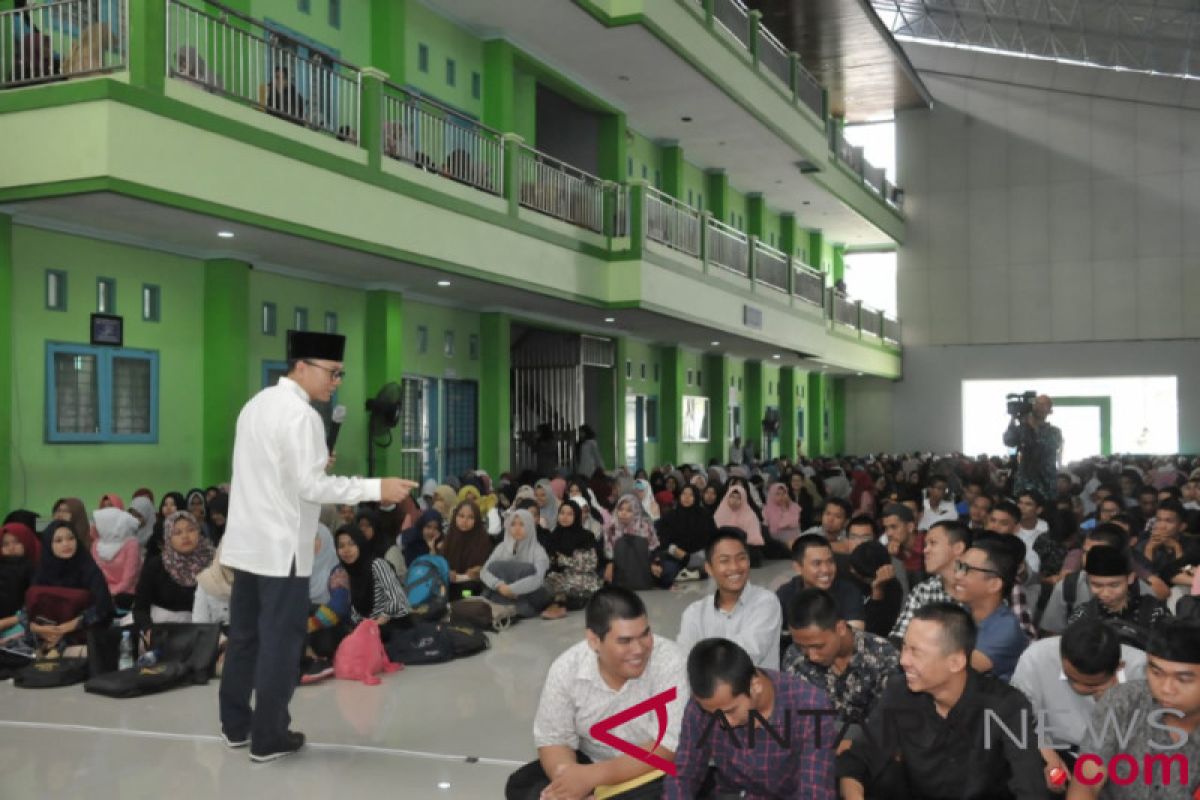 Zulkifli ajak masyarakat mencontoh Muhammadiyah