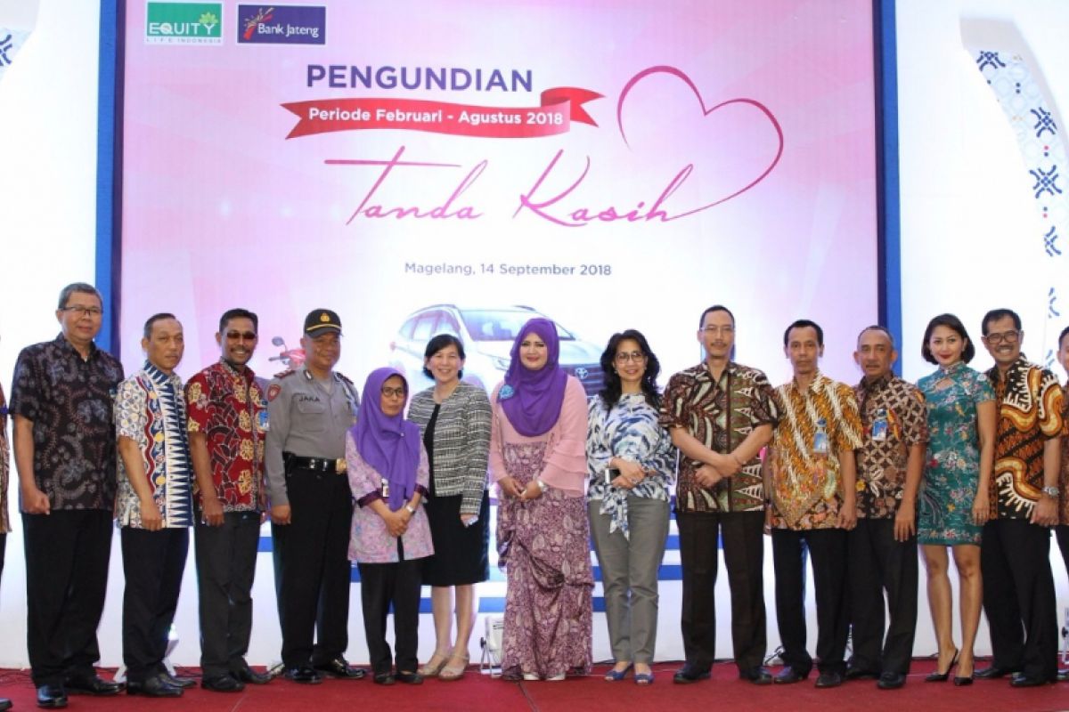 Equity Life-Bank Jateng serahkan hadiah tanda kasih nasabah