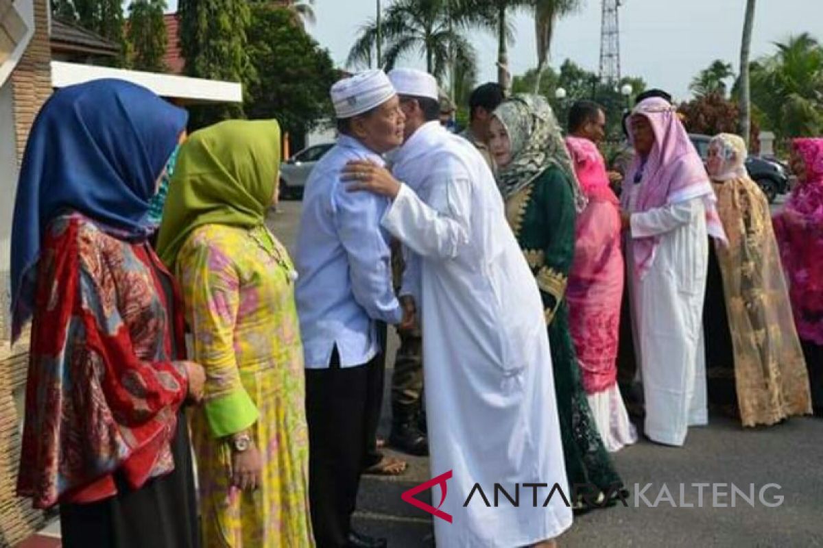 Jamaah haji Barito Utara tiba, satu orang sakit