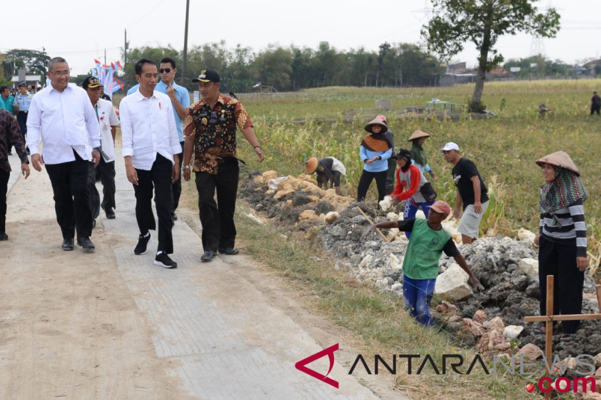 Kepala desa agar berdayakan ekonomi masyarakat