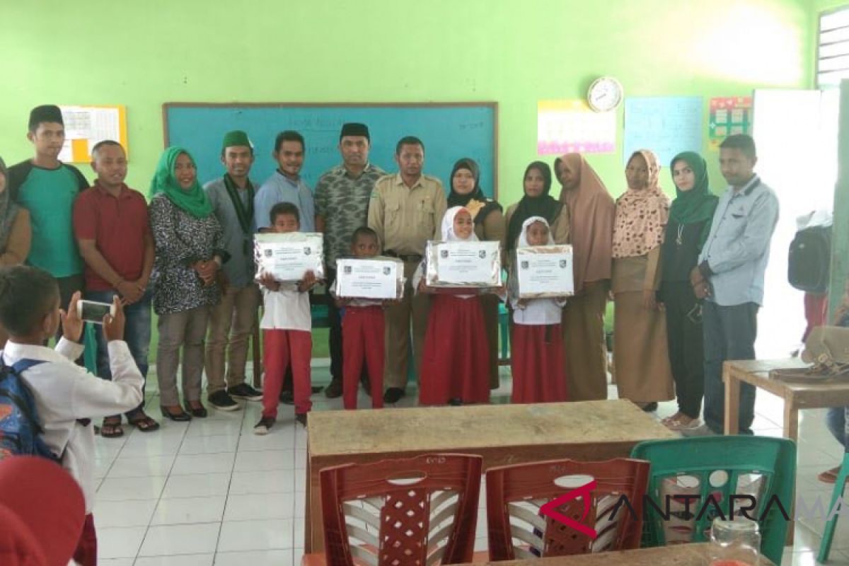 KAHMI-KOHATI Maluku Tenggara santuni siswa madrasah