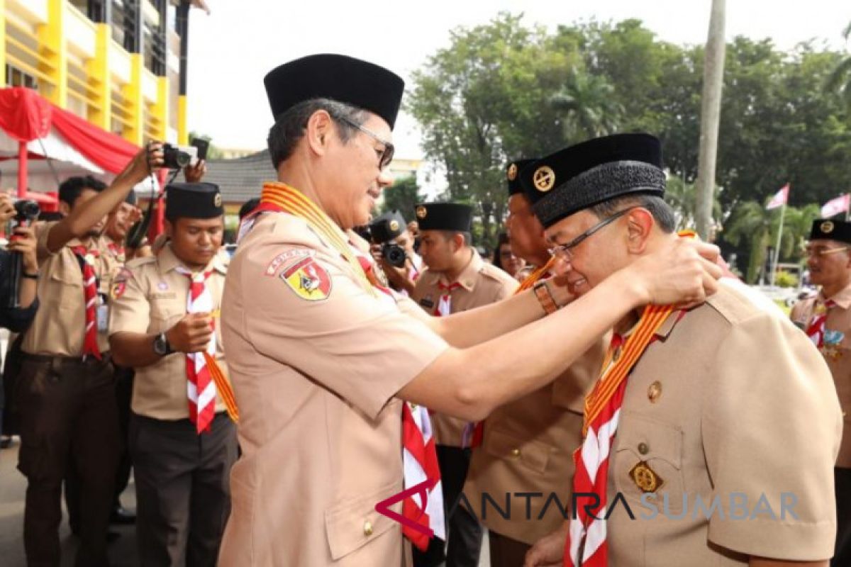 Bupati dan Sekda Agam terima penghargaan bidang pramuka