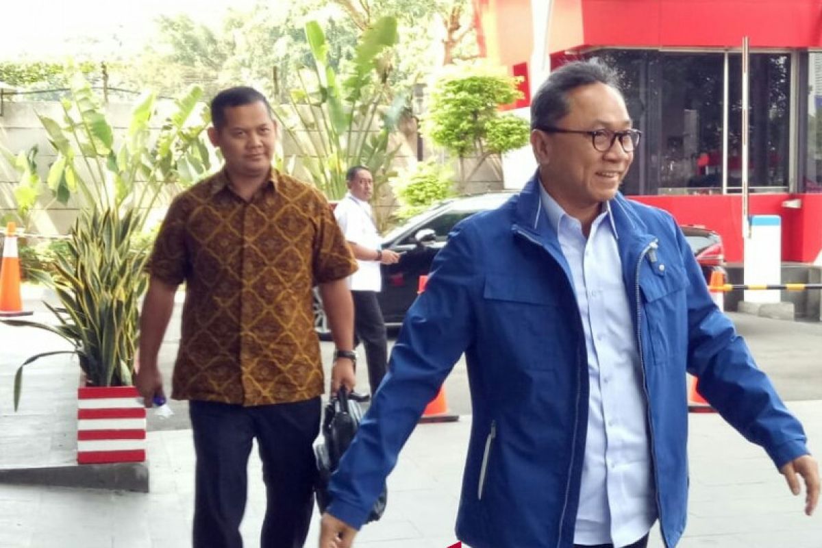 KPK periksa Zulkifli Hasan terkait suap di Pemkab Lampung Selatan