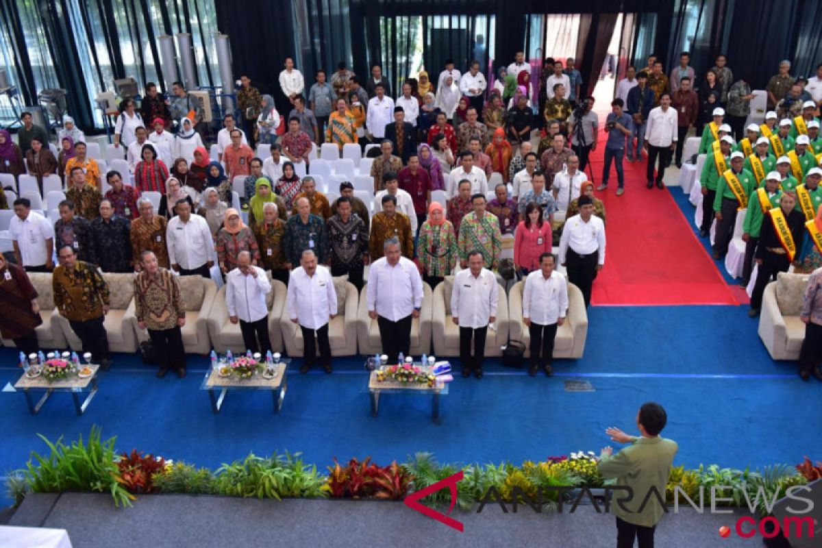 Mendes PDTT mewisuda angkatan pertama Akademi Desa 4.0