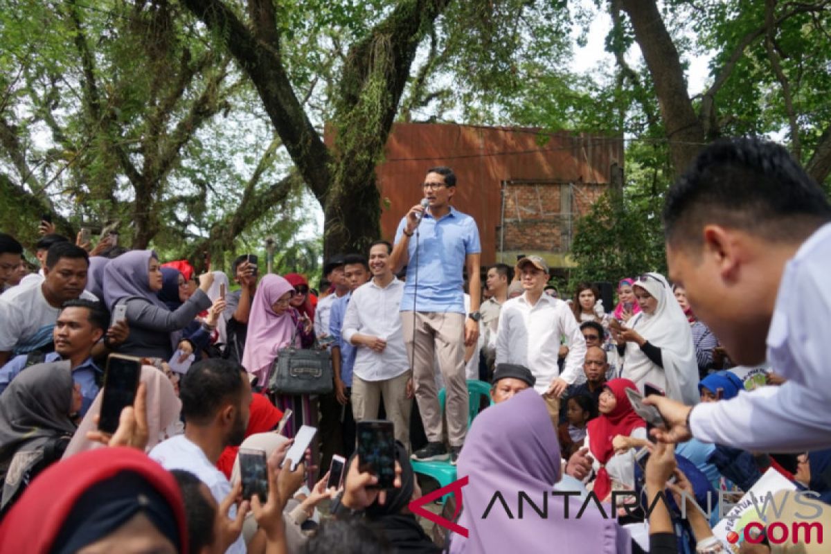 Sandiaga serap aspirasi masyarakat di Taman Kambang Iwak