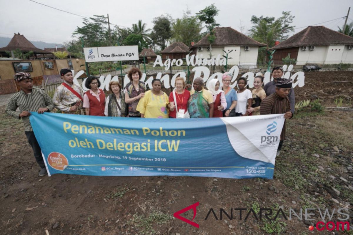 Pohon buah "warisan" para perempuan internasional untuk Balkondes