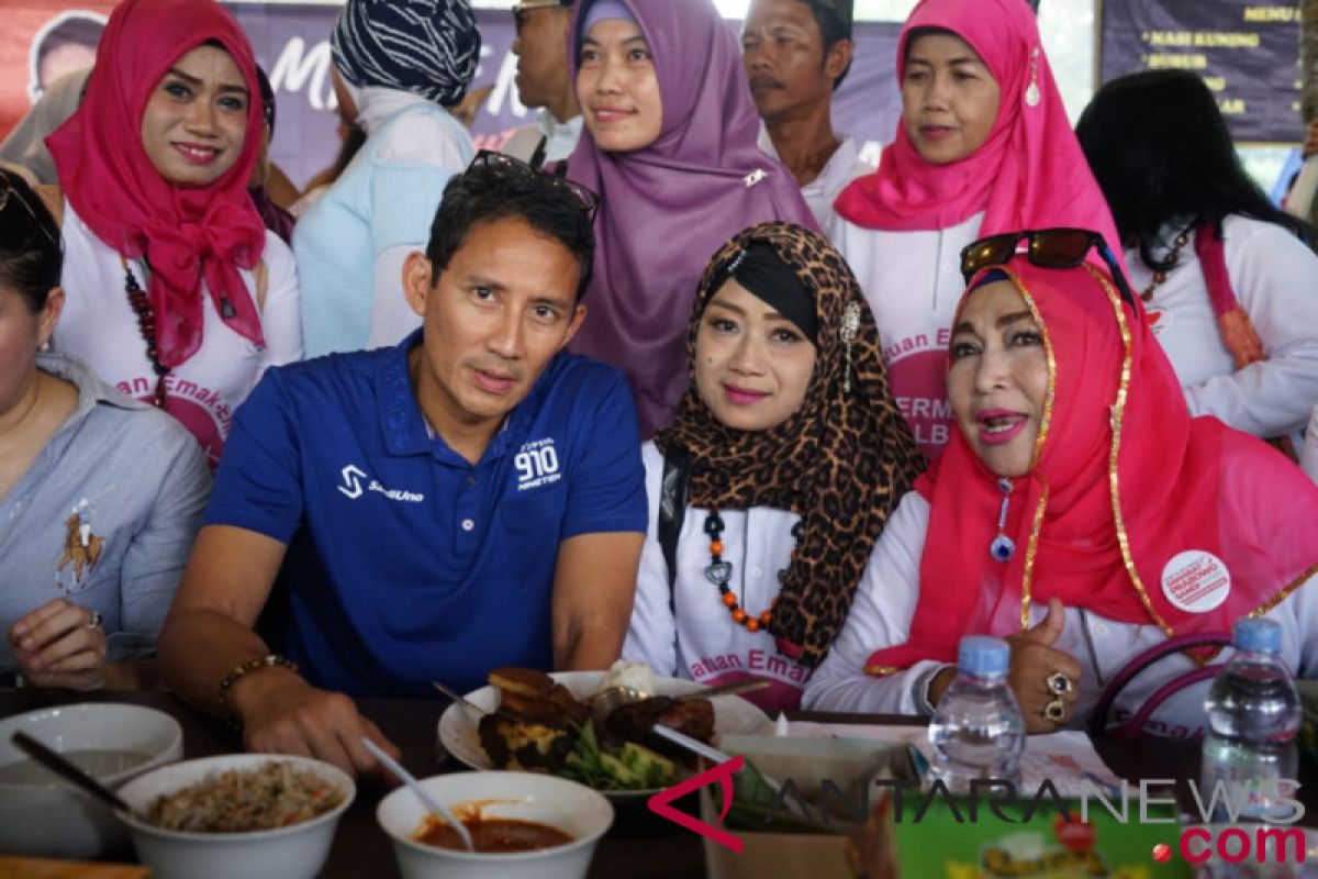 Sandiaga temui emak korban kecelakaan di sungai