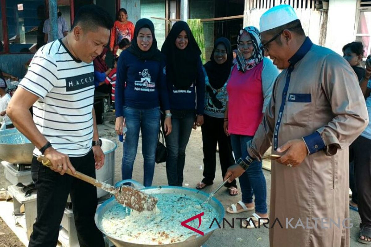 Ini nilai positif tradisi berbagi bubur asyura bagi masyarakat Sampit